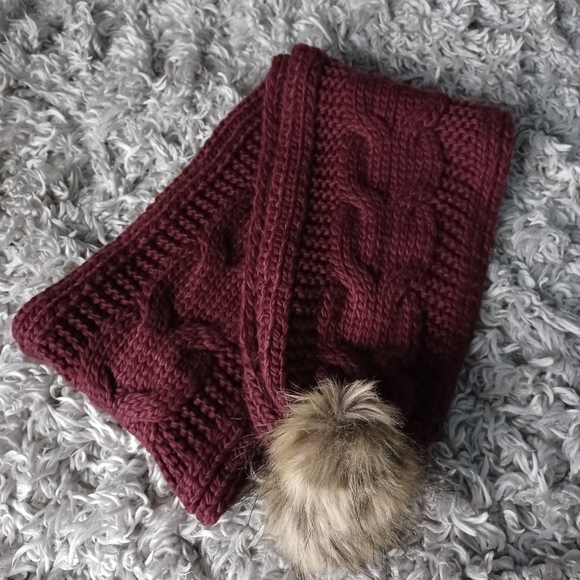 Reitman's Pom Pom Scarf - Picture 3 of 7